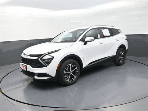 Used 2023 Kia Sportage EX image 3