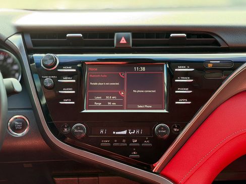 Used 2018 Toyota Camry XSE image 11