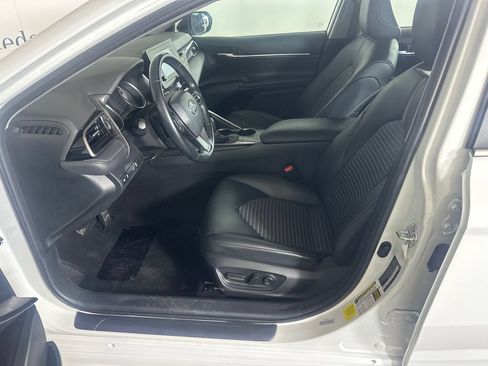 Used 2023 Toyota Camry SE FWD image 9