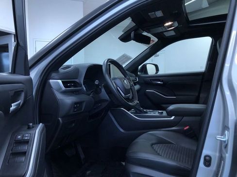 Certified 2025 Toyota Highlander XSE AWD/4WD image 10