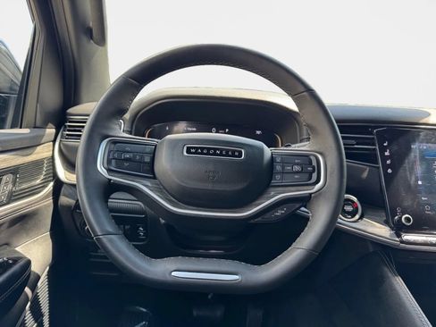 Used 2024 Jeep Wagoneer Series III AWD/4WD image 17