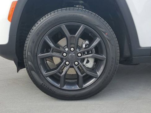 New 2025 Jeep Grand Cherokee Limited image 7