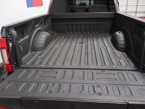 Used 2020 Ford F250 Platinum w/ FX4 Off-Road Package AWD/4WD image 21