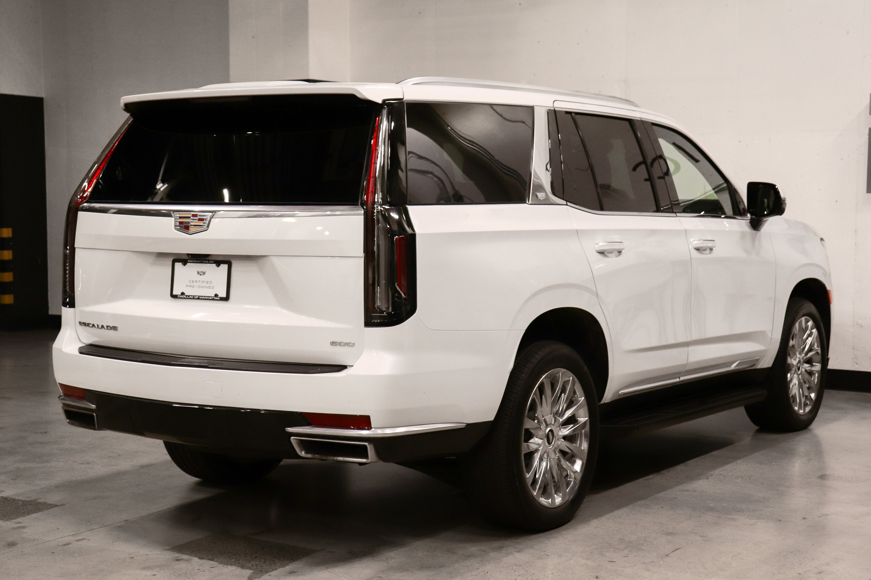 Used 2023 Cadillac Escalade Premium Luxury AWD/4WD image 5