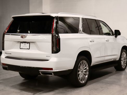 Used 2023 Cadillac Escalade Premium Luxury AWD/4WD image 5