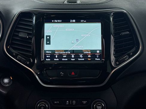 Used 2019 Jeep Cherokee Limited image 13