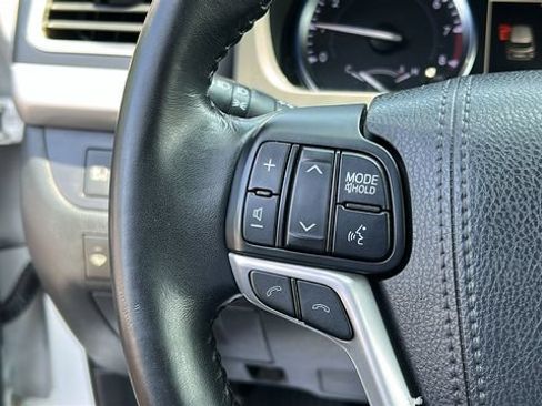 Used 2017 Toyota Highlander XLE AWD/4WD image 13