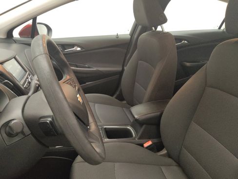 Used 2018 Chevrolet Cruze LT w/ Convenience Package FWD image 17
