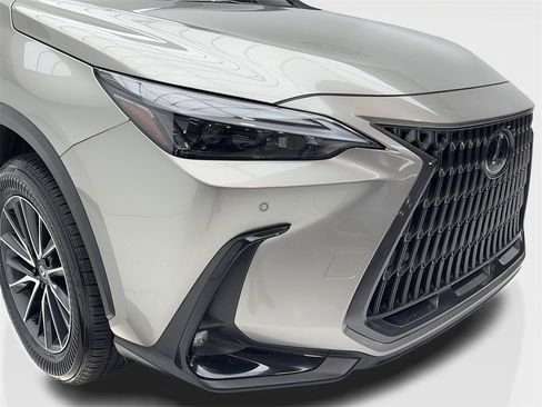 Used 2025 Lexus NX 250 FWD w/ Towing Package (2000 Lbs) image 3