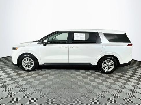 Used 2023 Kia Carnival LX FWD image 5