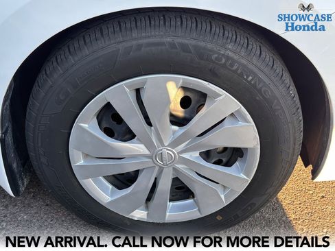 Used 2020 Nissan Versa S FWD image 8