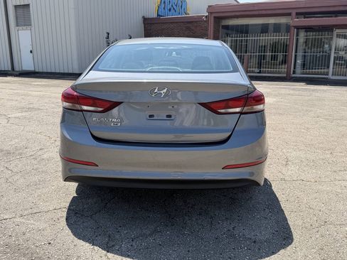 Used 2018 Hyundai Elantra SE w/ Cargo Package FWD image 9