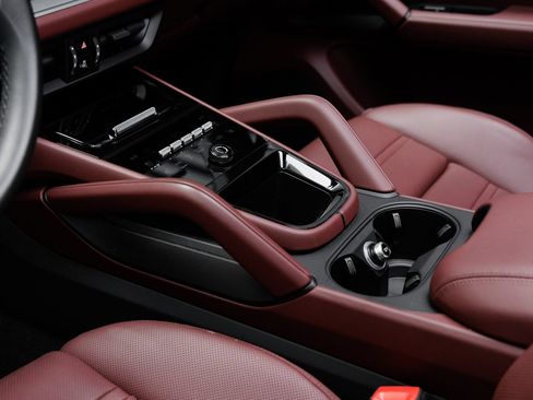Certified 2025 Porsche Cayenne E-Hybrid AWD/4WD image 26