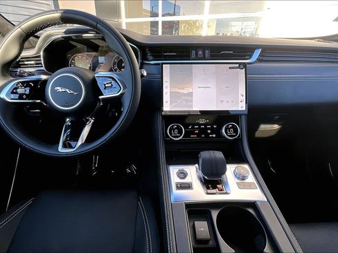 New 2026 Jaguar F-PACE R-Dynamic S image 5