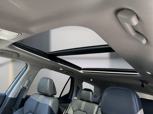 Used 2024 Honda Pilot Touring image 8