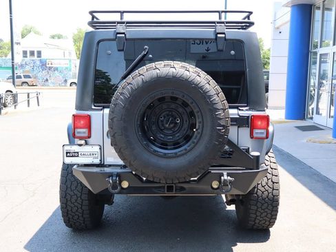 Used 2015 Jeep Wrangler Unlimited Rubicon w/ Connectivity Group AWD/4WD image 4