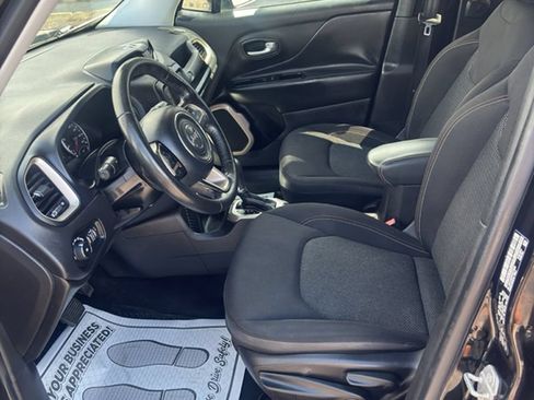 Used 2016 Jeep Renegade 75th Anniversary FWD image 9
