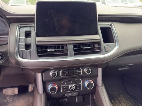 Used 2023 GMC Yukon SLE RWD image 7