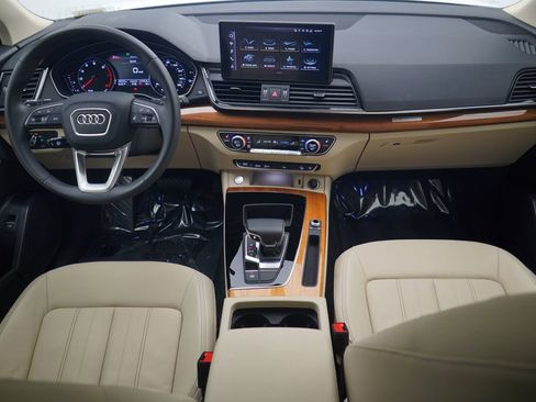 Used 2023 Audi Q5 2.0T Premium w/ Convenience Package image 8