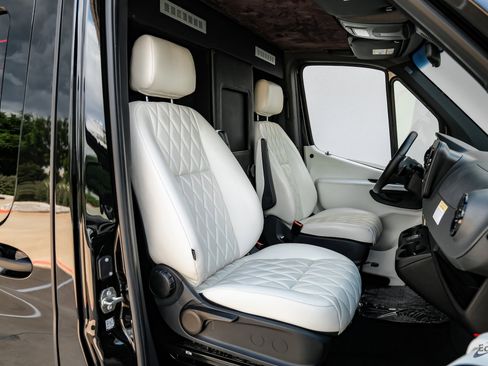 Used 2022 Mercedes-Benz Sprinter 2500 image 39