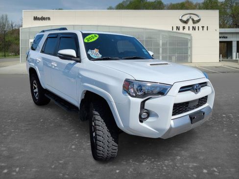 Used 2024 Toyota 4Runner TRD Off-Road Premium w/ Moonroof Package AWD/4WD image 2