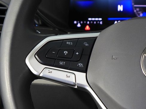 Used 2024 Volkswagen Taos SE image 30