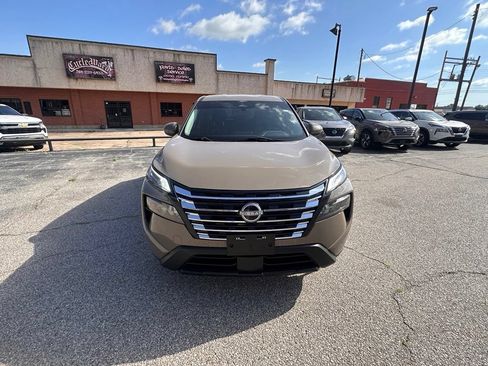 Certified 2024 Nissan Rogue SV FWD image 10