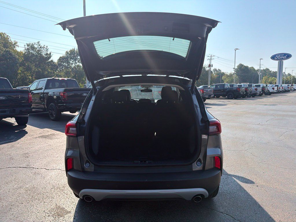 Used 2025 Ford Escape Platinum AWD/4WD image 13
