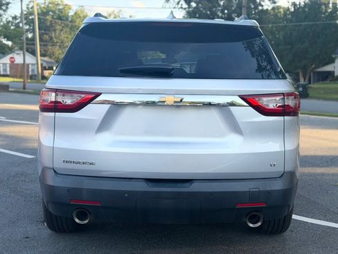 Used 2021 Chevrolet Traverse LT w/ LT Premium Package FWD image 5