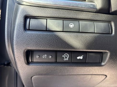 Certified 2025 Nissan Rogue SV image 36