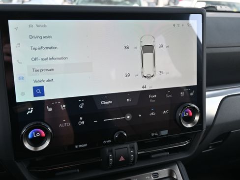 Used 2024 Lexus GX 550 w/ Accessory Package (Z1) image 16