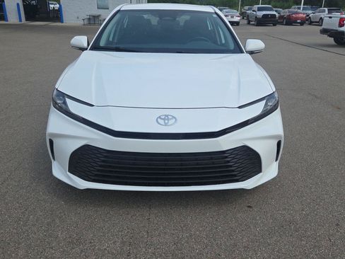 Used 2025 Toyota Camry LE FWD image 9