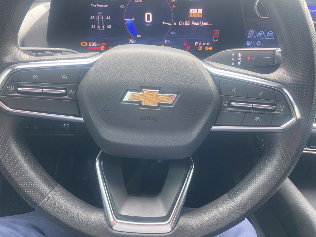 Used 2025 Chevrolet Equinox EV LT FWD image 16
