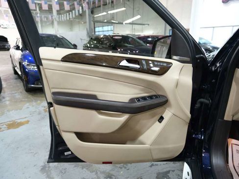 Used 2019 Mercedes-Benz GLE 400 4MATIC w/ Premium 1 Package image 18