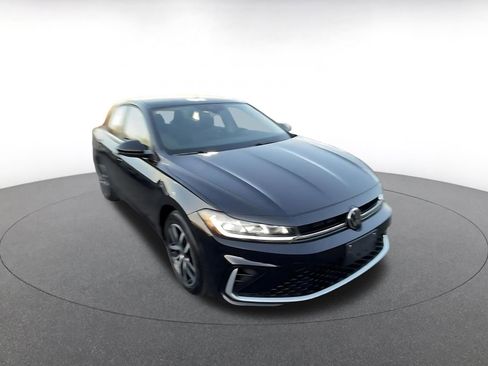 Used 2025 Volkswagen Jetta SE image 3