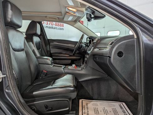Used 2017 Chrysler 300 C w/ Safetytec Plus Group image 22
