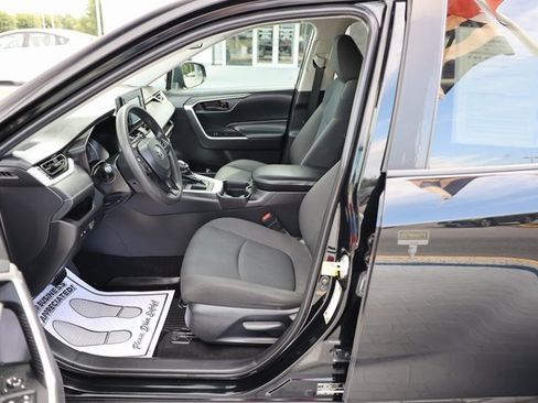 Used 2019 Toyota RAV4 LE image 12