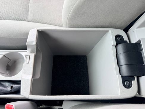 Used 2013 Toyota Corolla L FWD image 39