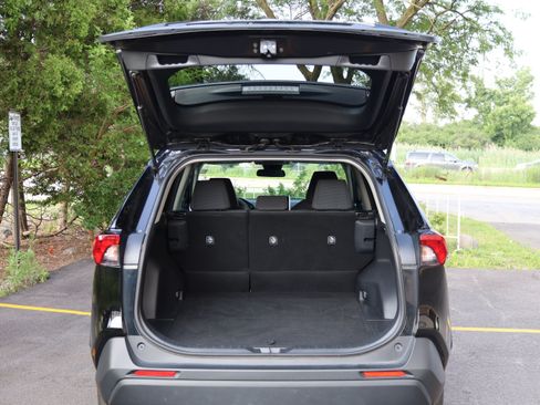Used 2025 Toyota RAV4 LE AWD/4WD image 5