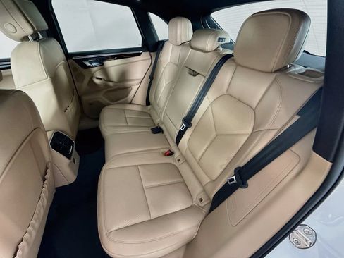 Certified 2026 Porsche Macan AWD/4WD image 25