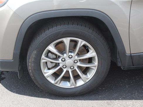 Used 2020 Jeep Cherokee Latitude Plus FWD image 10