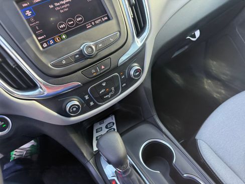 Used 2022 Chevrolet Equinox LS FWD image 29
