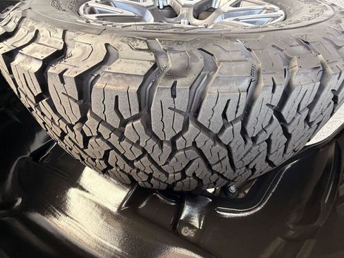Used 2025 RAM 1500 Laramie AWD/4WD image 17