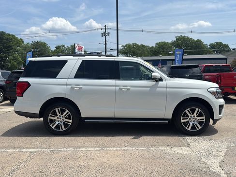 Used 2022 Ford Expedition XLT AWD/4WD image 9