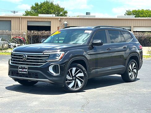 Used 2026 Volkswagen Atlas SE AWD/4WD image 2