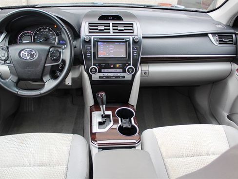 Used 2013 Toyota Camry XLE image 18