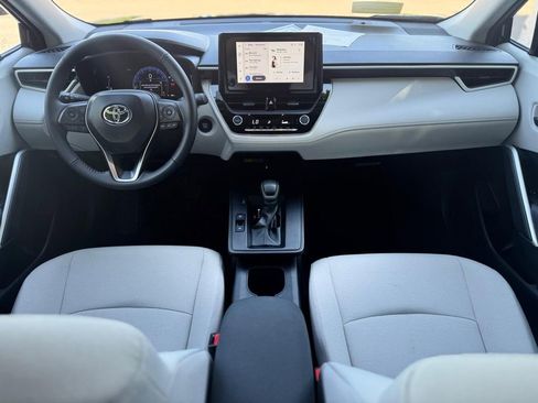 Used 2026 Toyota Corolla Cross LE AWD/4WD image 12