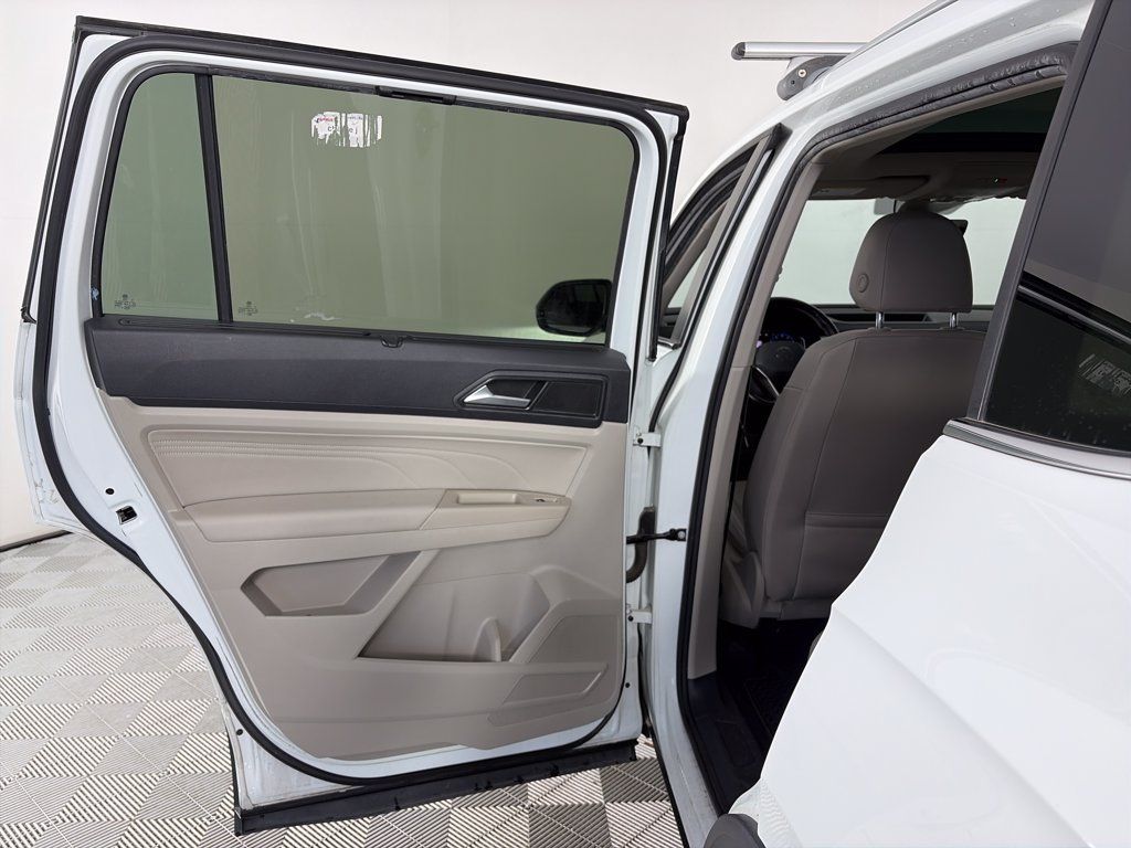 Used 2021 Volkswagen Atlas SEL AWD/4WD image 12