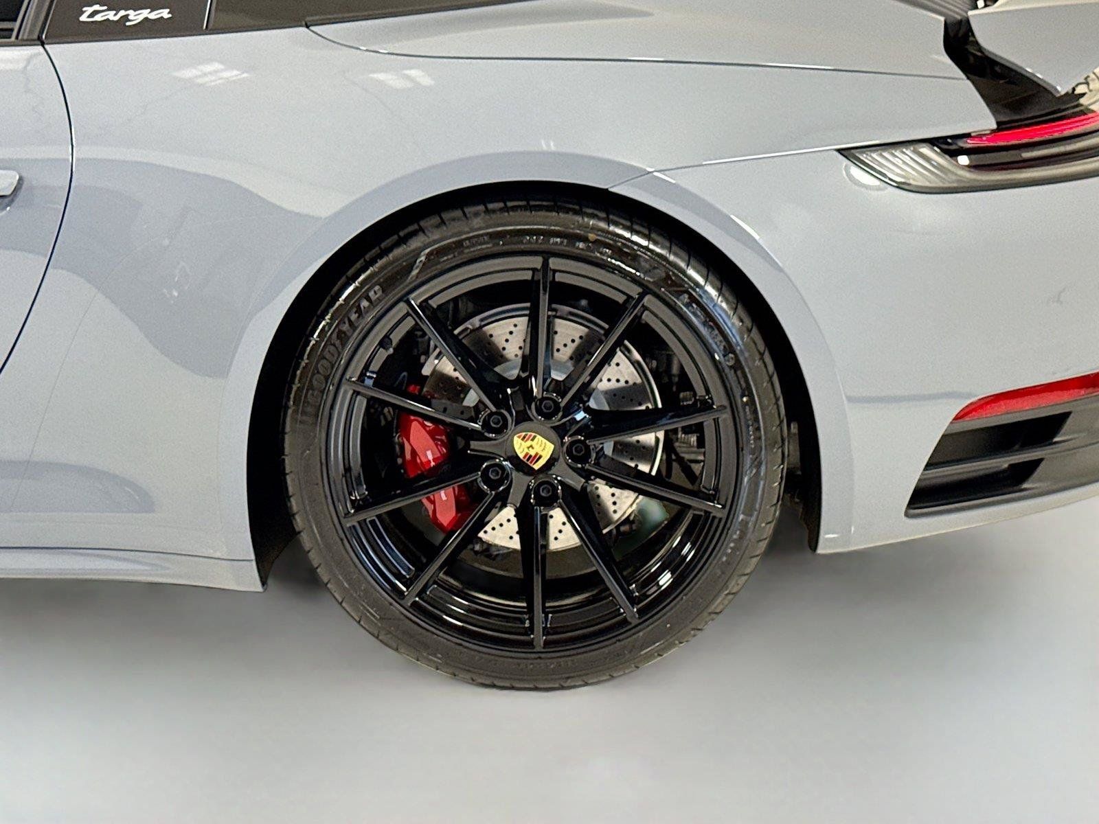 Used 2024 Porsche 911 AWD/4WD image 40