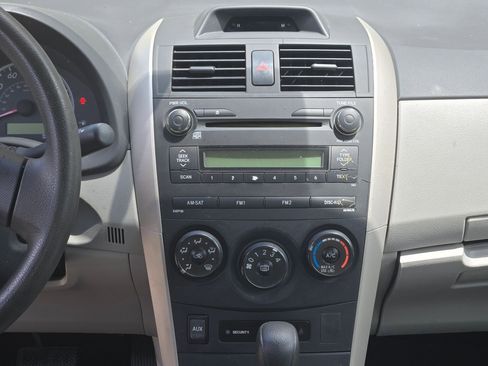 Used 2013 Toyota Corolla L FWD image 19